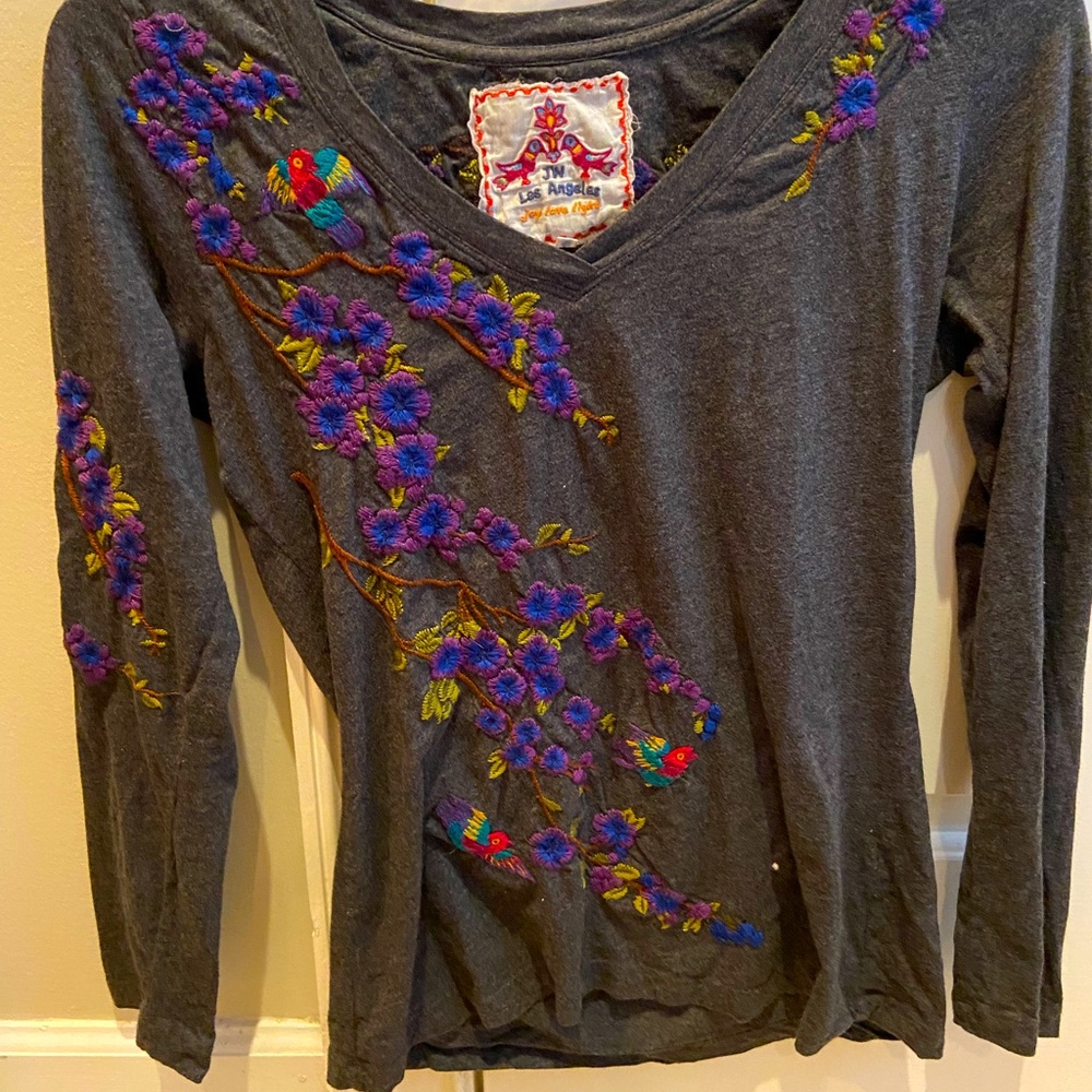 Johnny Was grey embroidered top. Medium.